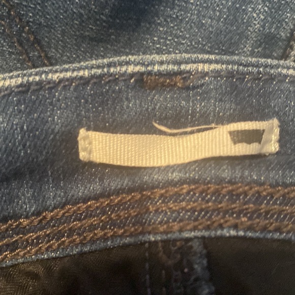 Levi’s mini skirt with cute detailing - Picture 6 of 7